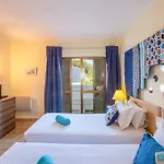 Luna - With A Pool Area With A Lounge Bar