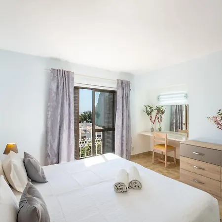 Apartment Luna - With A Pool Area With A Lounge Bar