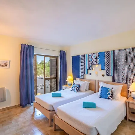Luna - With A Pool Area With A Lounge Bar Apartment