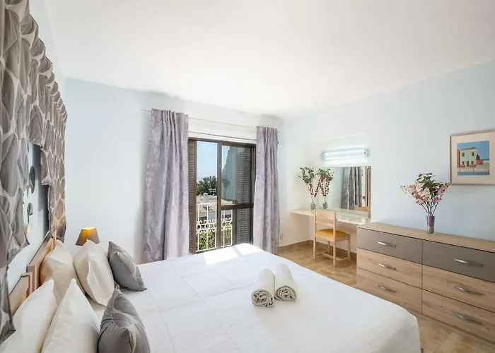 Apartment Luna - With A Pool Area With A Lounge Bar