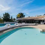 Luna - With A Pool Area With A Lounge Bar البوفيرا