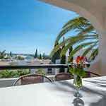Luna - With A Pool Area With A Lounge Bar شقة البوفيرا