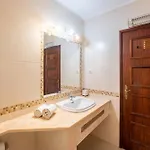Luna - With A Pool Area With A Lounge Bar البوفيرا