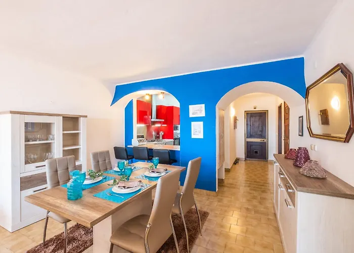 Luna - With A Pool Area With A Lounge Bar *